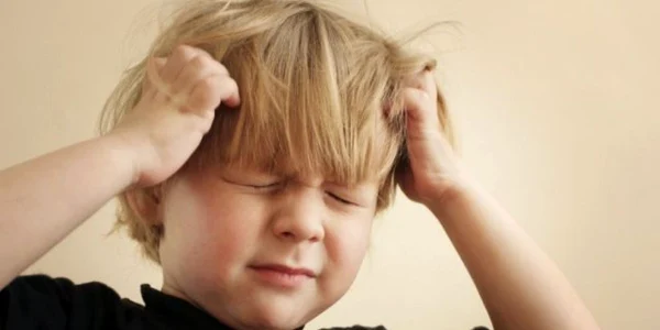 Traumatismele craniene pot provoca dureri de cap persistente copiilor