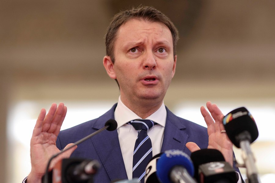Siegfried Mureșan crede că „s-a încercat mereu păstrarea unei conspirații în spațiul public”. „Am stat luni de zile să ne întrebăm unde e Elodia”