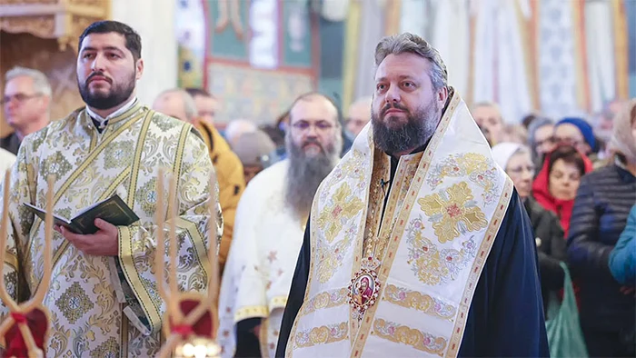 Episcopul Paisie a vorbit oamenilor veniți să vadă moaştele despre minunile Sf. Dimitrie cel Nou