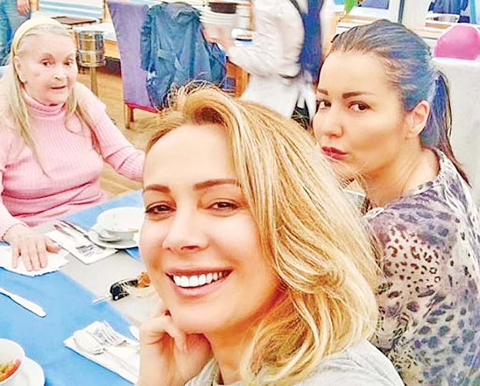 Dana Săvuică o vizita adesea pe Mama Zina, la azilul din Ghermăneşti