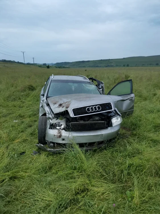 Accident mortal pe un drum din Sibiu la Blăjel o maşină cu cinci tineri s-a răsturnat iar unul a murit Foto Adevărul