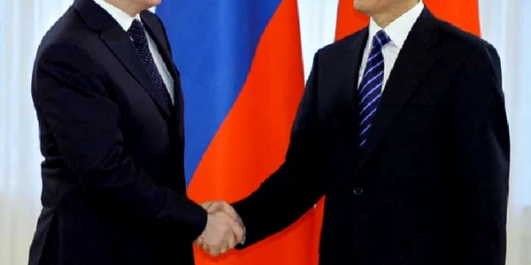 Premierul chinez Wen Jiabao Vladmir Putin într-o vizită în St. Petersburg