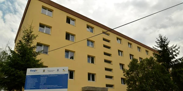 Lucrările la blocul de locuinţe sociale se apropie de final. FOTOAndrei Paul