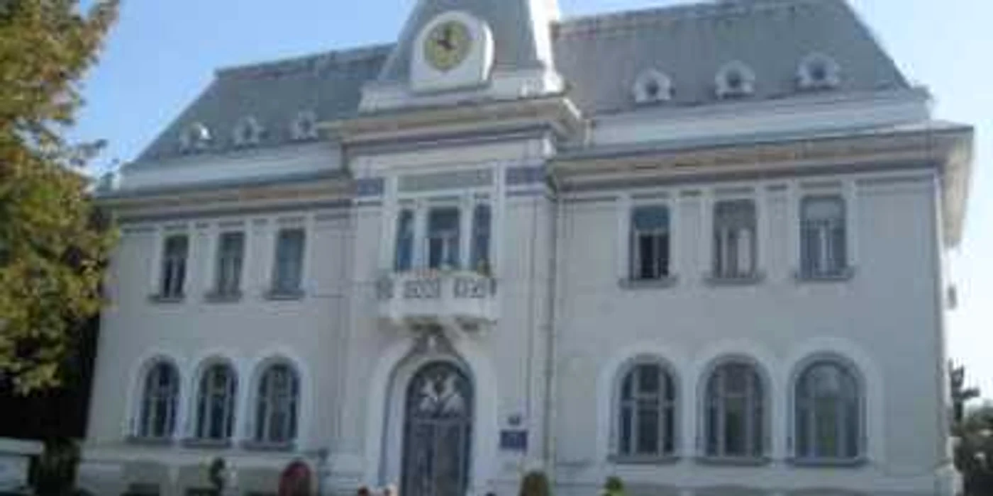 Piteşti: Deficit de personal la Primăria Piteşti.
