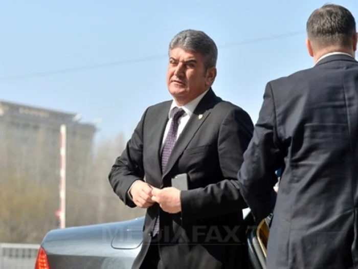 Gabriel Oprea a fost ministru de Interne și este acuzat de procurarea unei mașini de lux și a unui jacuzzi din banii instituției