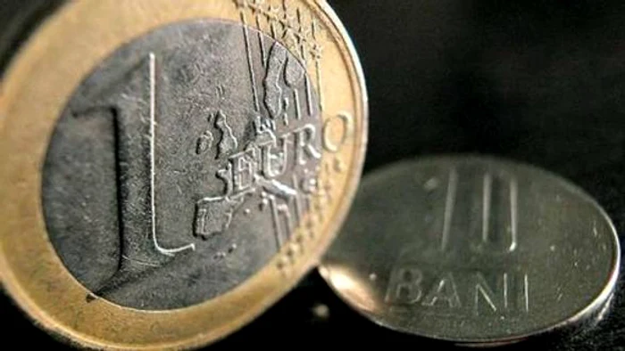 
    Leul a trecut bariera psihologică de 4,5 pentru un euro  
