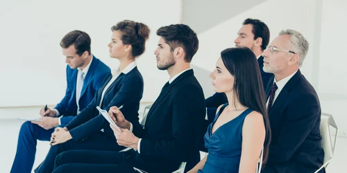corporatisti tineri interviu angajare sala asteptare shutterstock 531518383 jpg