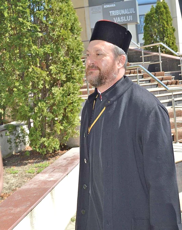 Corneliu Bârlădeanu  riscă pușcăria pentru  sex cu minori. El are  statutul de episcop  retras cu domiciliul  de serviciu la Văratec