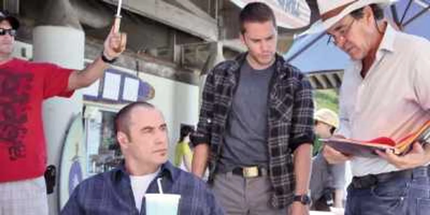 Actorul John Travolta interpretează un poliţist imoral