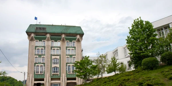 Universitatea Transilvania continuă cursurile cu prezenţă fizică FOTO iubescbrasovul