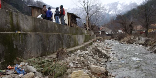 S-au dat sancţiuni pentru gunoaiele aruncate pe cursurile de apă