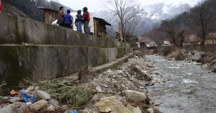 S-au dat sancţiuni pentru gunoaiele aruncate pe cursurile de apă