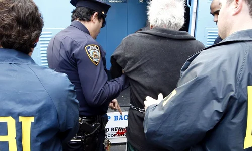 Un cuplu de americani, arestat pentru spionaj  Secretele submarinelor nucleare americane, ascunse într un sandwich cu unt de arahide jpeg