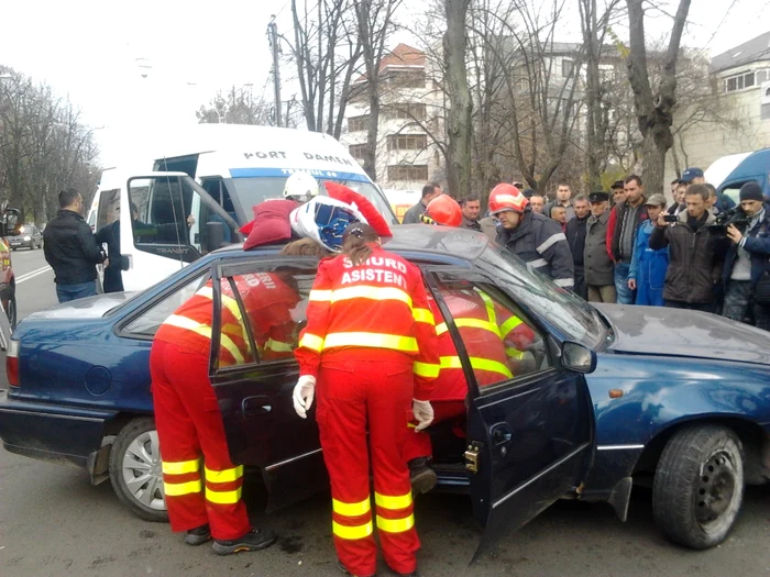 Şoferiţa care se afla la volanul maşinii Cielo a ieşit fără să se asigure de pe o stradă secundară