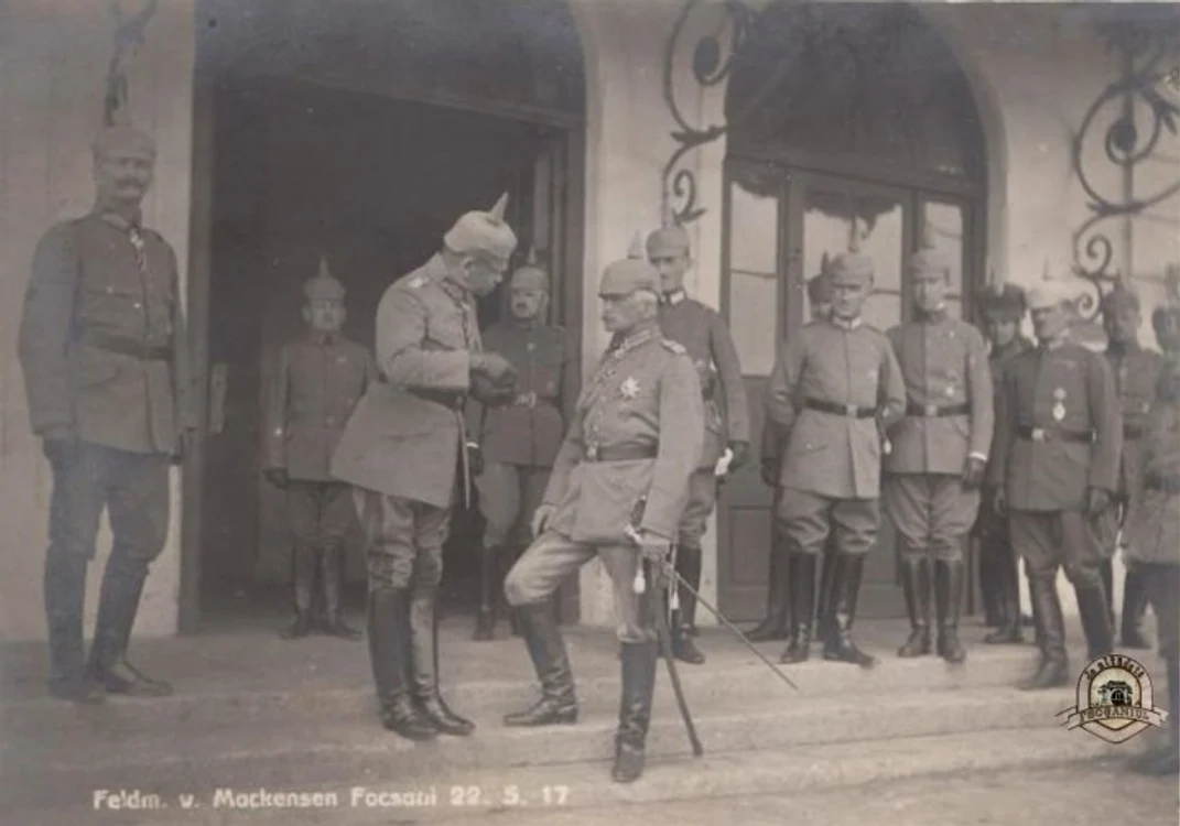Mareșalul Machensen, pe peronul Gării din Focșani Foto: Arhivele Naționale
