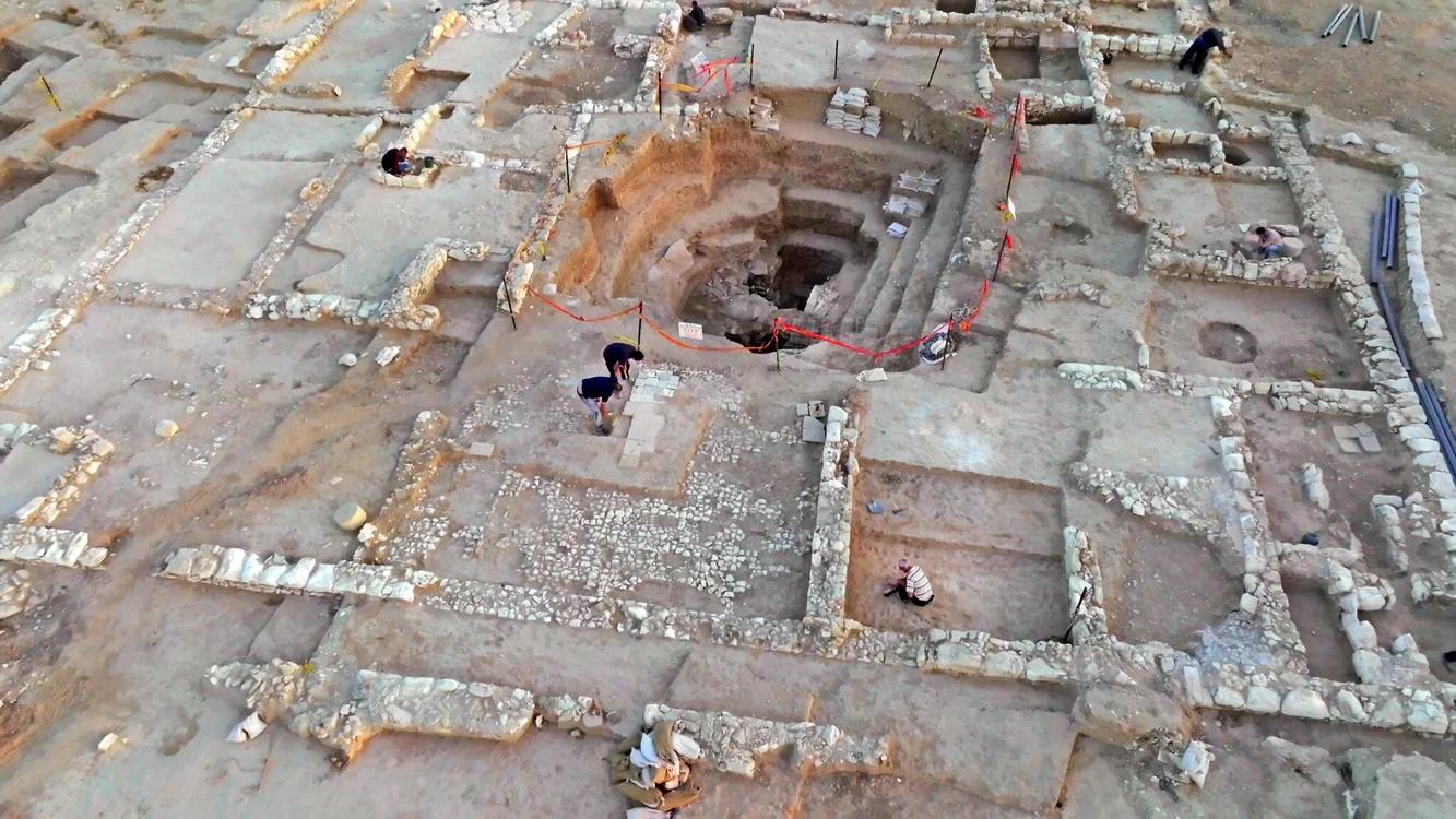Vedere aeriană asupra ruinelor descoperite în Rahat FOTO Autoritatea Israeliană pentru Antichități