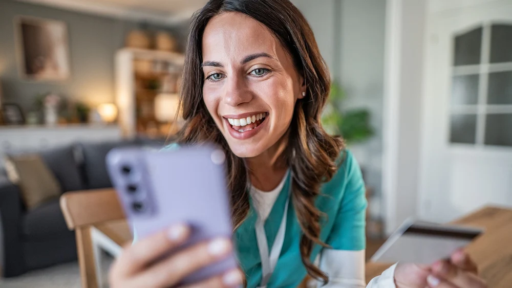 Black Friday 2025 mută shoppingul pe mobil și promite noi recorduri în România