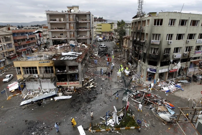 48 de persoane au murit şi alte 100 au fost rănite în atentatele de la Reyhanli, Turcia FOTO Reuters