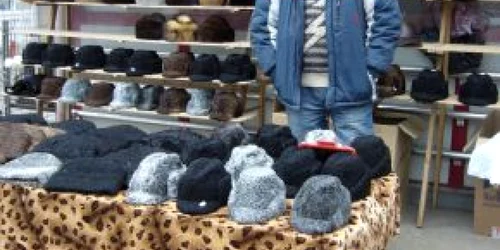 Buzău: Buzoienii nu mai au bani nici pentru căciuli de blană?