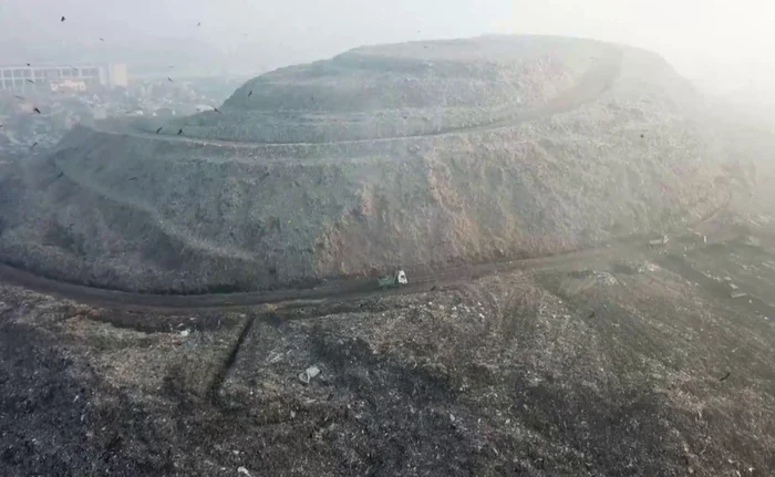 Muntele de Gunoi din Delhi a fost creat în 1984 (Foto: Captură video)