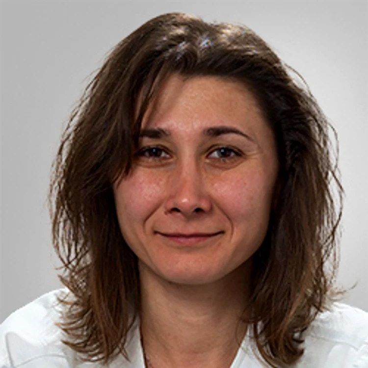 Adina Zamfir-Chiru-Anton este medic specialist ORL 