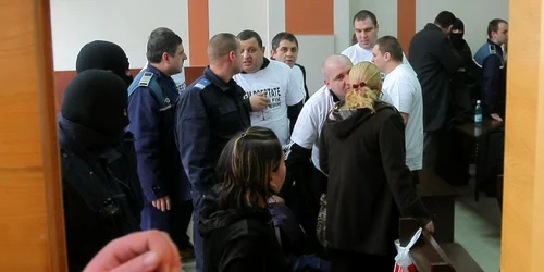 Membri ai clanului Corduneanu la instanţa de judecată