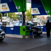 Benzinărie în București - motorina - benzina - pompa FOTO Shutterstock