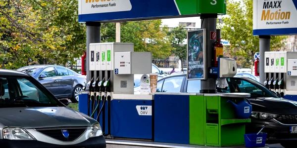 Benzinărie în București - motorina - benzina - pompa FOTO Shutterstock