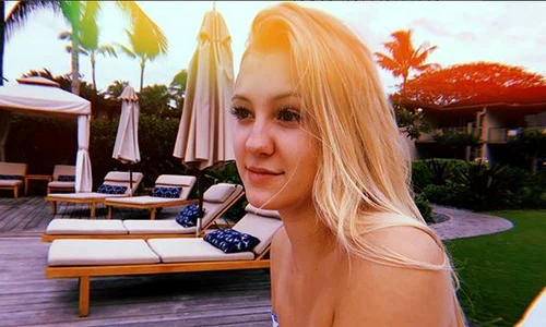 Ava in Hawaii 2 jpeg