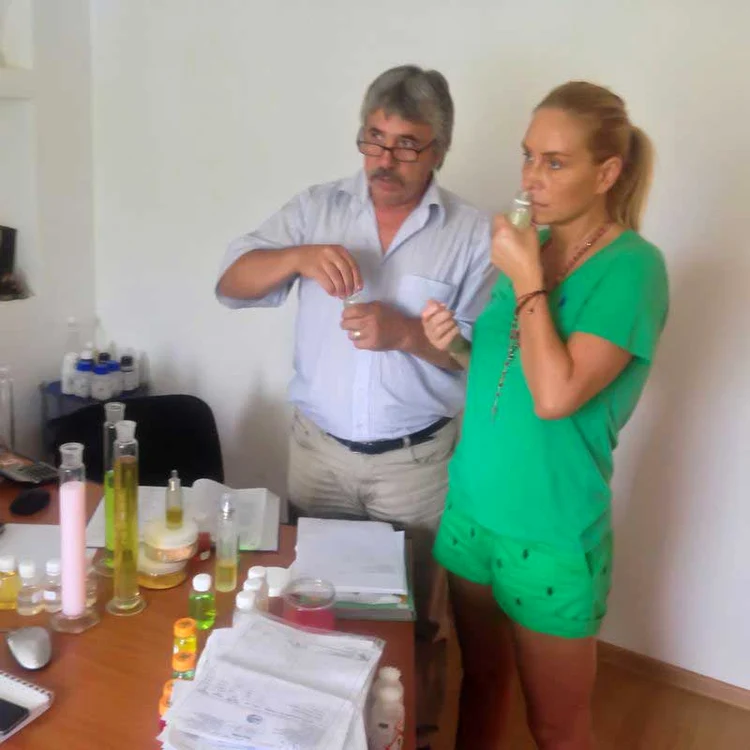 
    Ideea afacerii i-a venit  după ce a renunțat  să folosească produsele  din comerțFOTO: CLICK!   