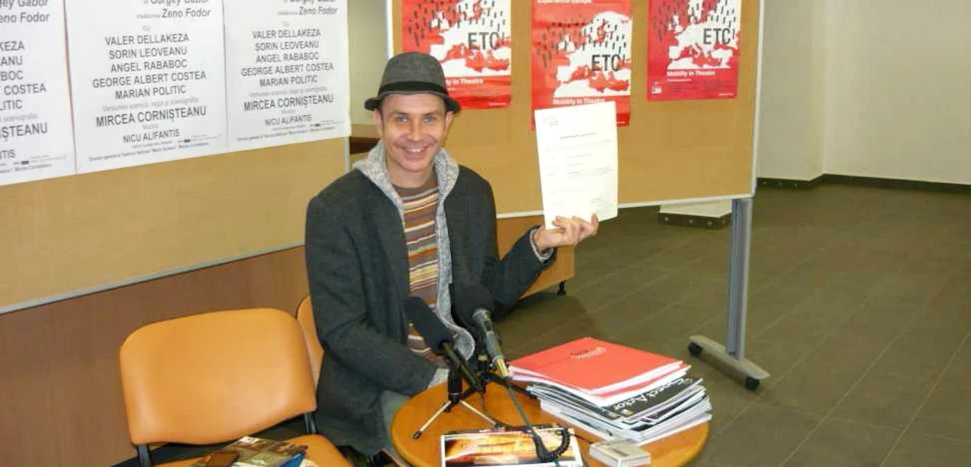 Managerul Alexandru Boureanu prezintă diploma de integrare în CTE