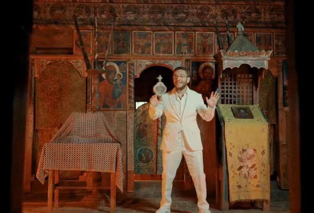Biserica Muzeului Golești, transformată în platou de manele pentru videoclipul lui Forin Cercel. Ce spune directorul instituţiei