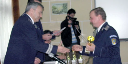Poliţiştii băcăuani au primit diplome