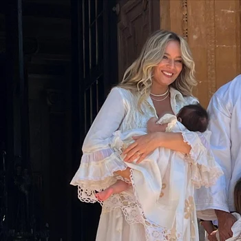 Laura Cosoi si Cosmin Curticapean botez Lara in Maramures (33) jpg