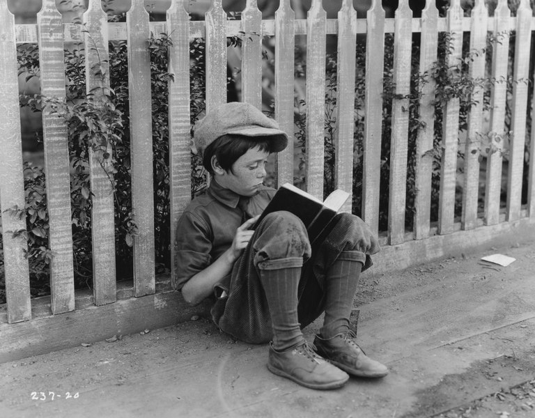 Vedetele își amintesc de copilărie, dincolo de coperțile cărților: „Mi-aș fi dorit să fiu Huckleberry Finn“