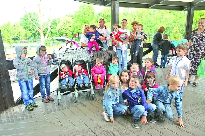 
    Gemenii şi tripleţii şi-au dat întâlnire ieri, în parc  