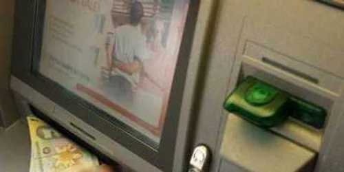 Românul face parte dintr-o reţea infracţională care sustrăgea bani din ATM-uri