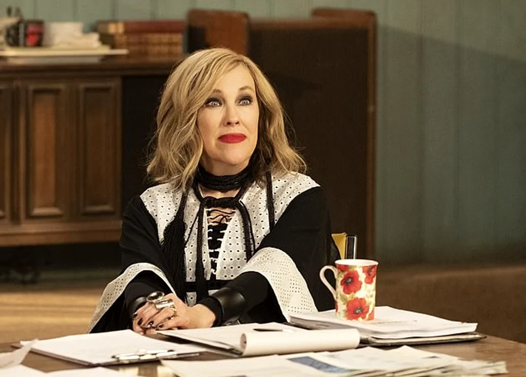 În prezent, Catherine  are 66 de ani şi joacă  într-un serial de succes 