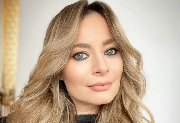 Laura Cosoi, ședință foto superbă cu cele două fiice! Vedeta și fetițele ei și-au asortat ținutele