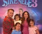 Codin Maticiuc și familia la lansarea celui de-al treilea film „Sirenele – Legenda Coroanei” foto: Instagram