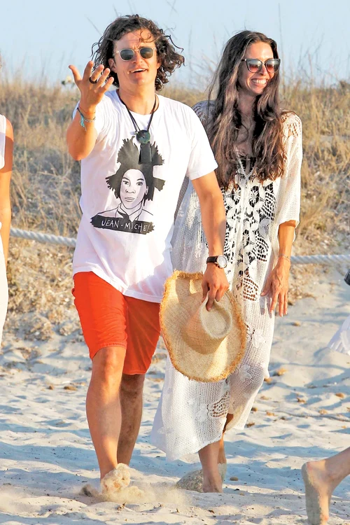 
    Bloom se distrează  cu Erica Packer  în Formenterafoto: Guliver/splashnews  