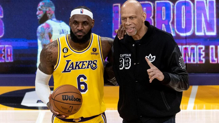 Kareem Abdul-Jabbar, lângă LeBron James când s-a produs momentul istoric