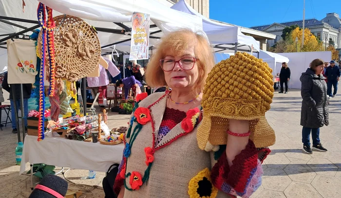 VIDEO Povești scrise cu iglița. De la coiful dacic, la jucării și rochii dantelate. „Toată viața am visat să fac asta”