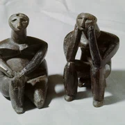 Celebrele statuete „Gânditorul de la Hamangia“ și „Femeie șezând“ FOTO Profimedia jpeg