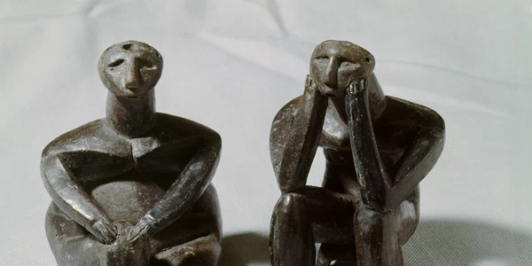 Celebrele statuete „Gânditorul de la Hamangia“ și „Femeie șezând“ FOTO Profimedia jpeg