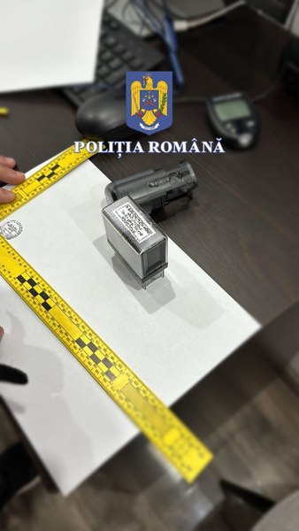 Au încercat să scape de școală și au ajuns la poliție. Doi tineri din Pitești, reținuți pentru falsificarea unei adeverințe medicale