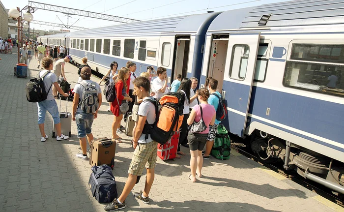 Din cauza restricţiilor de viteză, trenurile ar putea întârzia. Foto arhivă