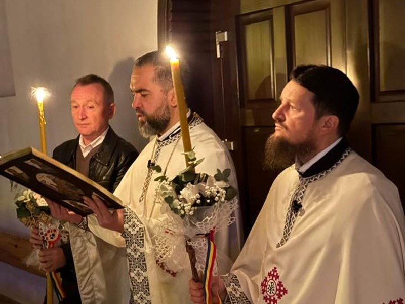 Ciprian Mega a condus o slujbă de Paște la Oradea, deși este suspendat ca paroh și urmează să fie caterisit