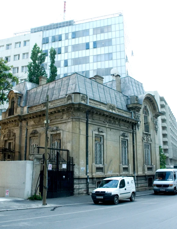 La un colţ de stradă jpeg