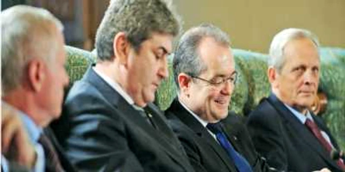 Gabriel Oprea şi Emil Boc i-au pus pe primari să muncească pentru parlamentari